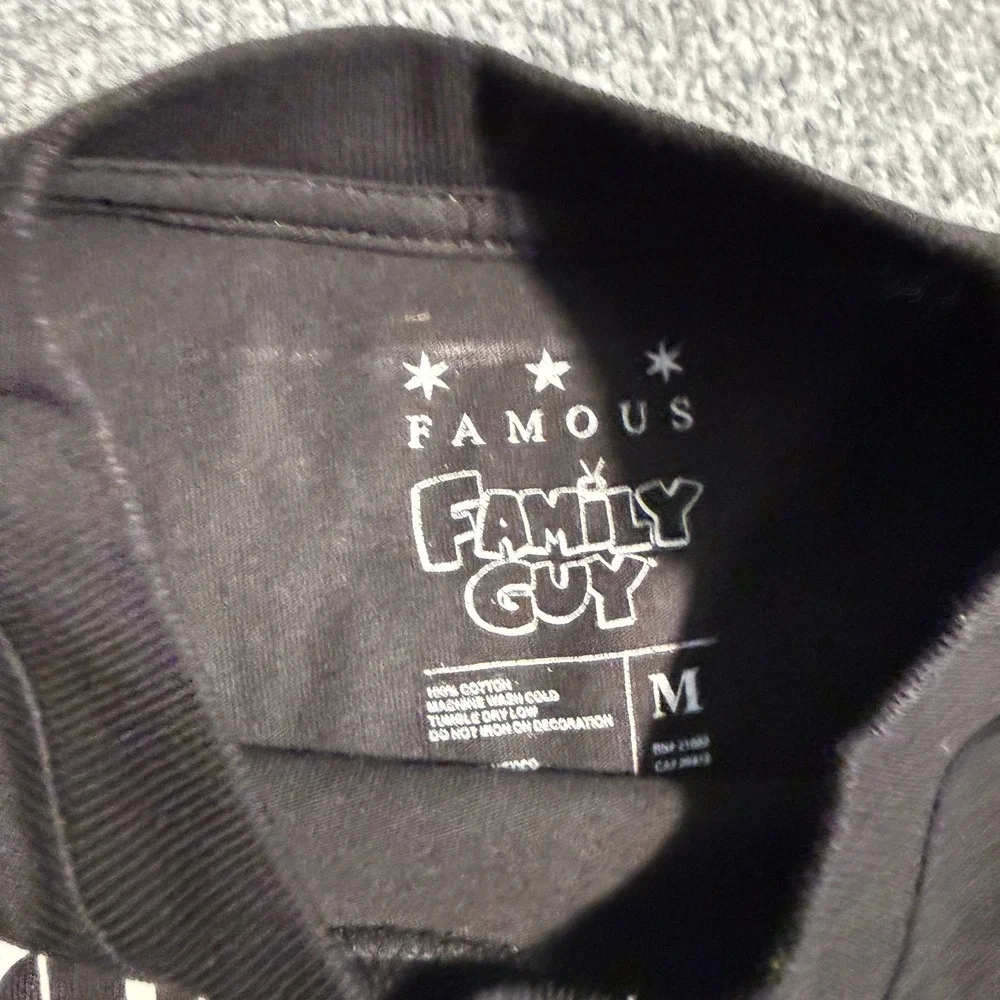 Famous Stars Straps Family Guy Familia RARE 2014 T-Shirt Black Mens Size Medium